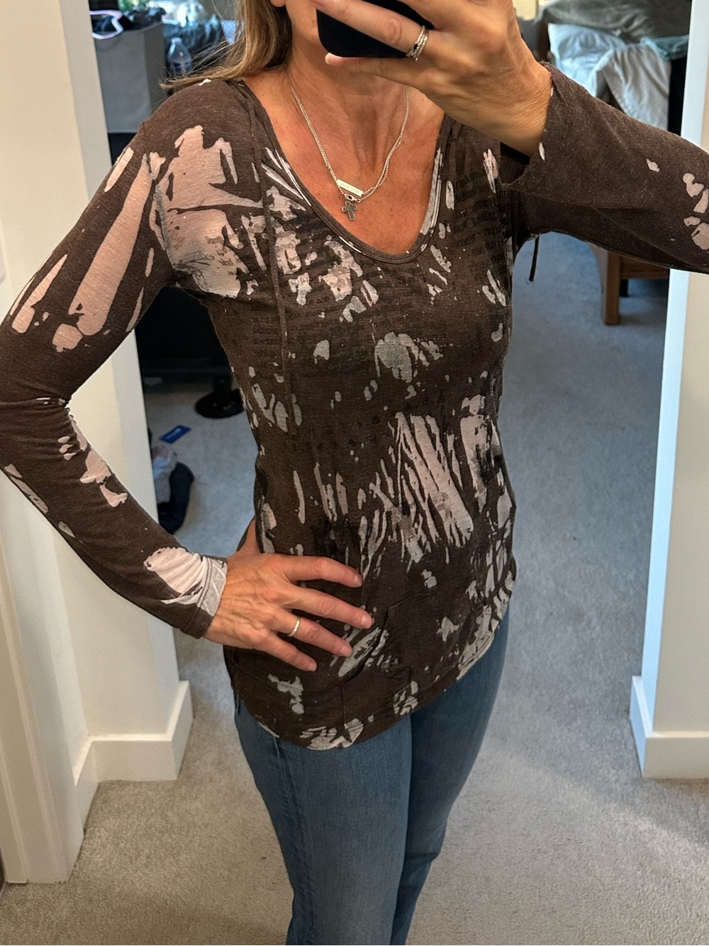 A n M Brown V-Neck Long Sleeve Fitted Top with Cream Abstract Print Sz S
